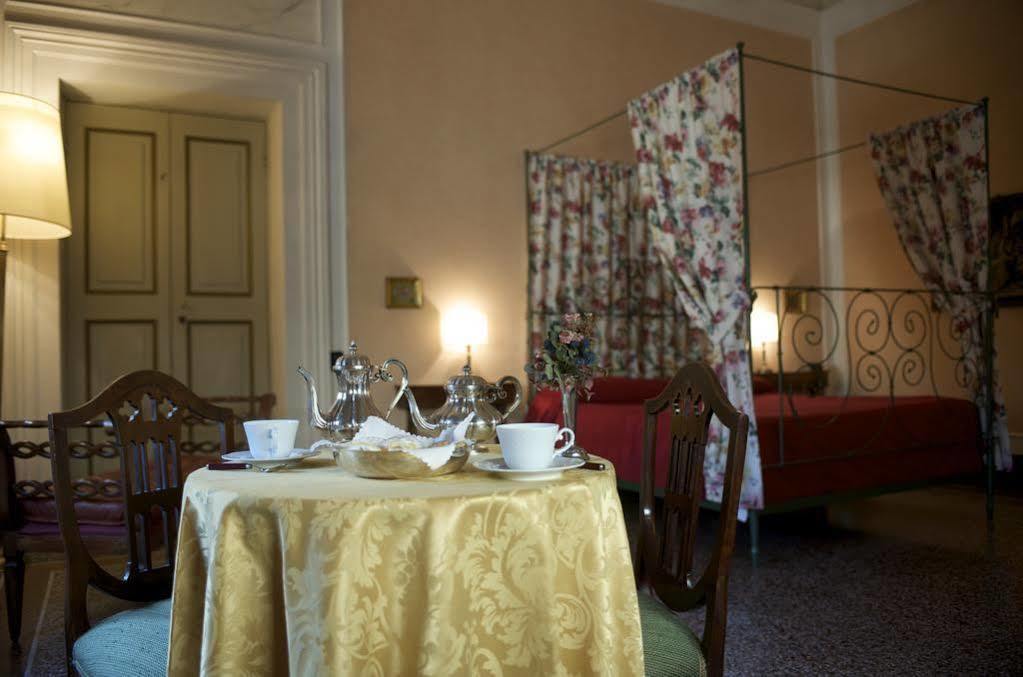 Palazzo Tucci Residenza D'Epoca Bed & Breakfast Lucca Exterior photo